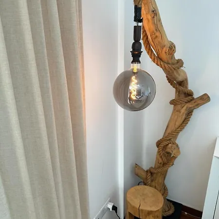 Mont Parnasse Hill 21 Apartment